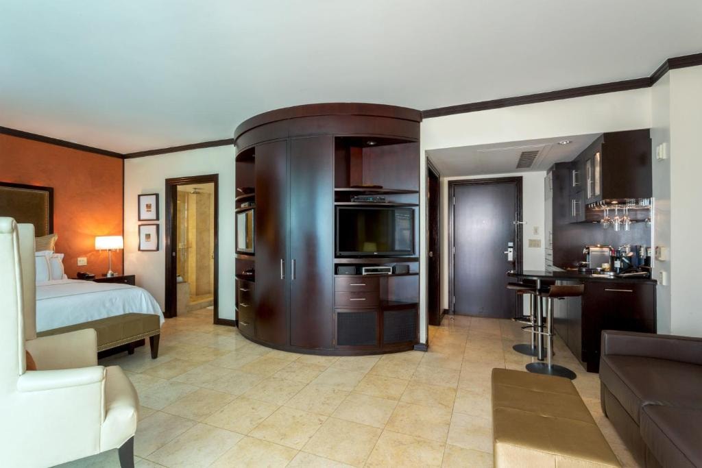 King Room City View Near Vibe of Miami MIA Luxury Bookings