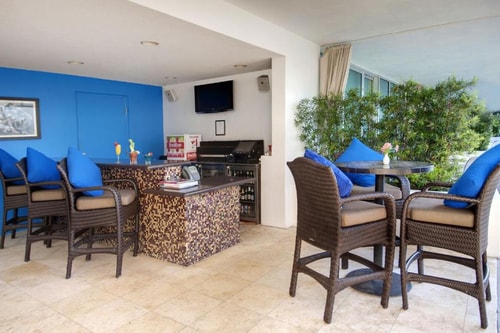 King Room City View Near Vibe of Miami MIA 6 Luxury Bookings