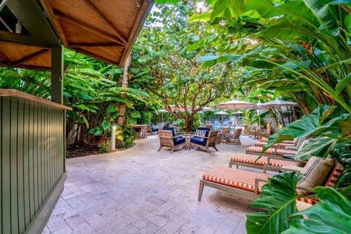 King Room Near Starbucks MIA 8 Luxury Bookings