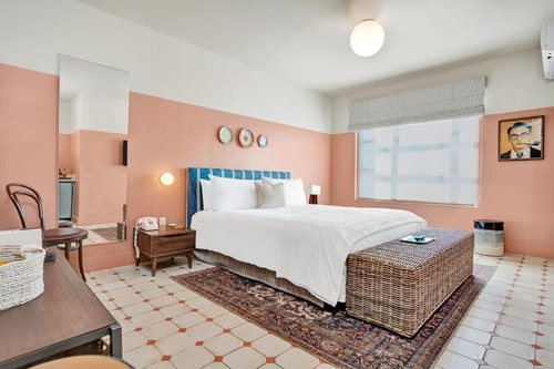 King Room Near Starbucks MIA Luxury Bookings