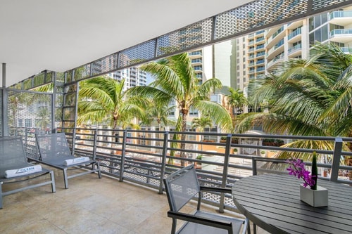 King Room City View Near Vibe of Miami MIA 11 Luxury Bookings