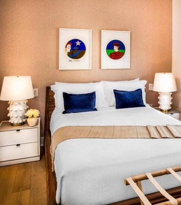 Deluxe Queen Room Near Ferre Building MIA 1 Luxury Bookings