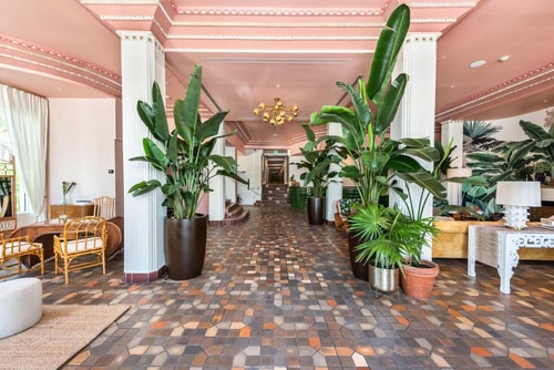 Deluxe Queen Room Near Ferre Building MIA 4 Luxury Bookings