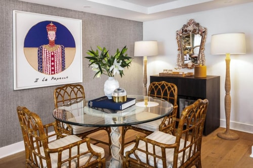 Deluxe Queen Room Near Ferre Building MIA 8 Luxury Bookings