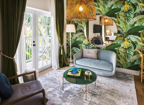 Deluxe Queen Room Near Ferre Building MIA 6 Luxury Bookings