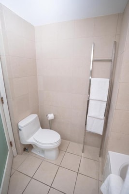 Studio Suite Near Western Union MIA 4 Luxury Bookings