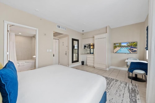 Studio Suite Near Western Union MIA 2 Luxury Bookings