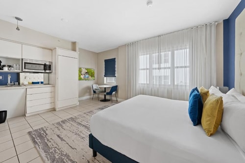 Studio Suite Near Western Union MIA 1 Luxury Bookings