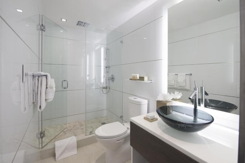 Deluxe Suite Near World Erotic Art Museum MIA 12 Luxury Bookings