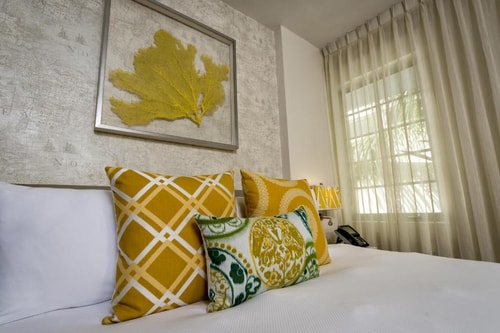 Deluxe Suite Near World Erotic Art Museum MIA 3 Luxury Bookings
