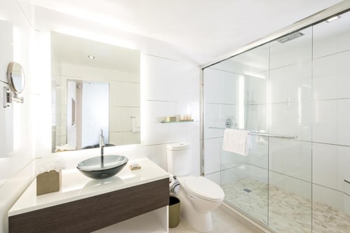 Deluxe Suite Near World Erotic Art Museum MIA 4 Luxury Bookings