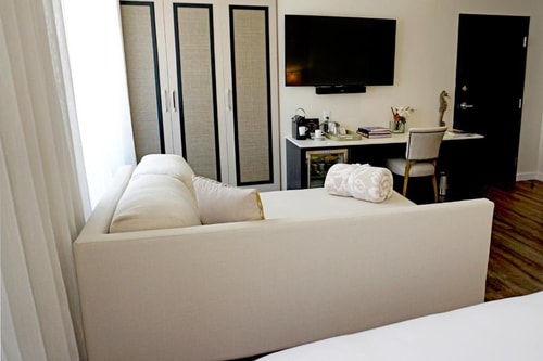 Deluxe Suite Near World Erotic Art Museum MIA 9 Luxury Bookings
