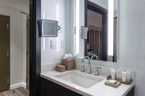 Deluxe Suite Near World Erotic Art Museum MIA 11 Luxury Bookings