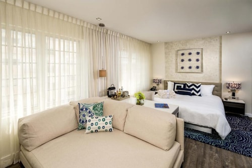 Deluxe Suite Near World Erotic Art Museum MIA 7 Luxury Bookings