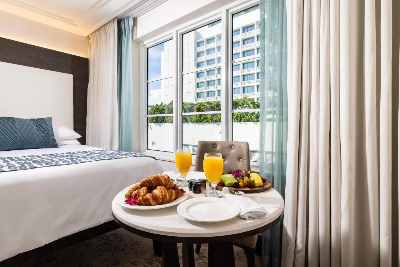 Standard King Room Near Boia Catering MIA Luxury Bookings