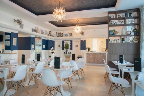 King Room Near Walgreens MIA 9 Luxury Bookings