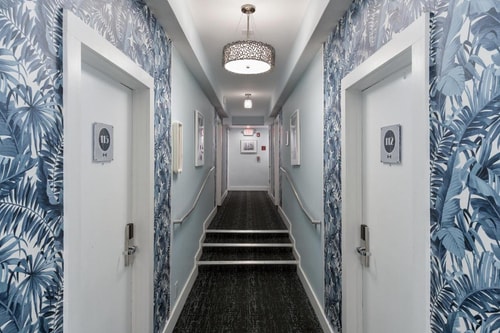 King Room Near Walgreens MIA 6 Luxury Bookings