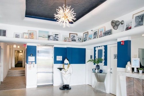 King Room Near Walgreens MIA 7 Luxury Bookings