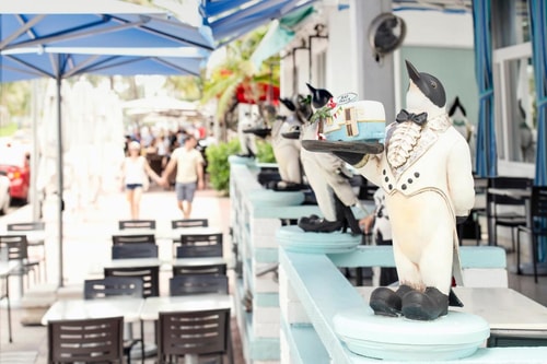 King Room Near Walgreens MIA 10 Luxury Bookings