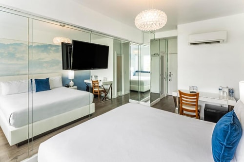 King Room Near Walgreens MIA 1 Luxury Bookings