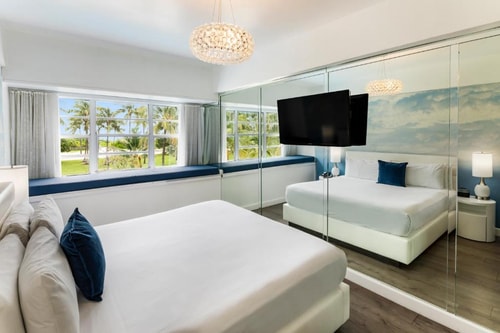 King Room Near Walgreens MIA 2 Luxury Bookings