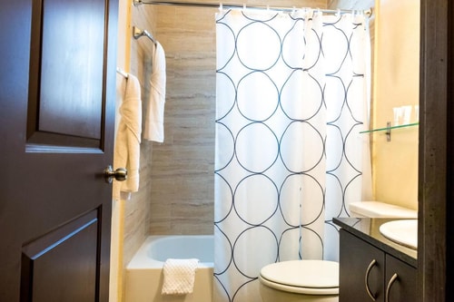 One Bedroom Apartment Near Basketball Court MIA 5 Luxury Bookings
