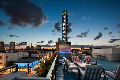 King Room Near News Cafe MIA 11 Luxury Bookings