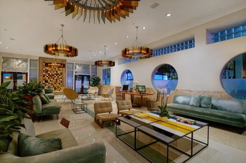 King Room Near News Cafe MIA 5 Luxury Bookings