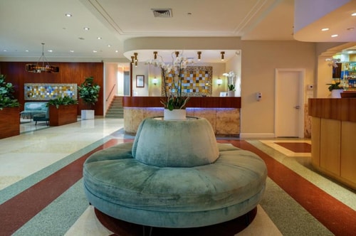 King Room Near News Cafe MIA 4 Luxury Bookings