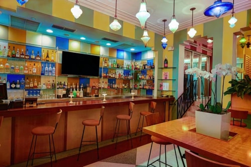 King Room Near News Cafe MIA 7 Luxury Bookings