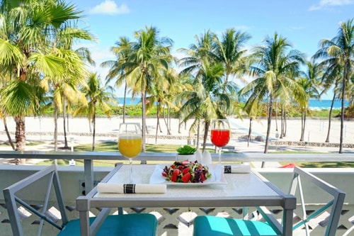King Room Near News Cafe MIA 8 Luxury Bookings