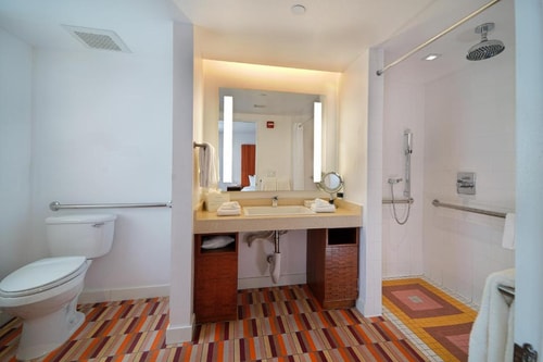 King Room Near News Cafe MIA 3 Luxury Bookings