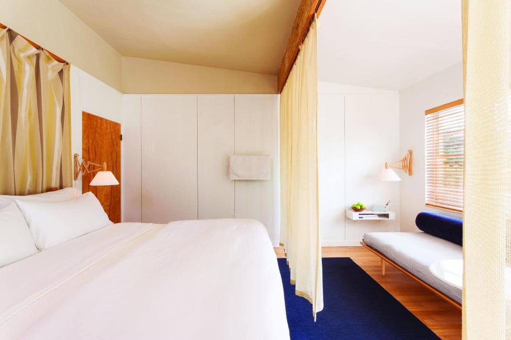 Standard Medium Near Monterrey Bar MIA Luxury Bookings