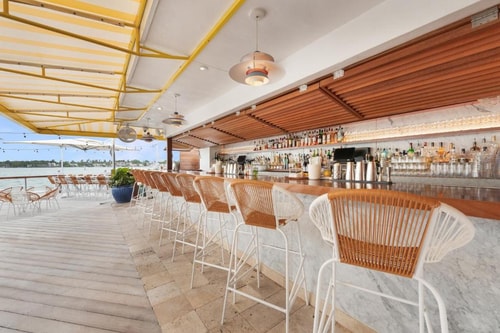 Standard Medium Near Monterrey Bar MIA 9 Luxury Bookings