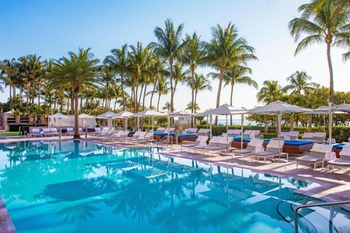 Deluxe King Room Near Atlantikos MIA 9 Luxury Bookings