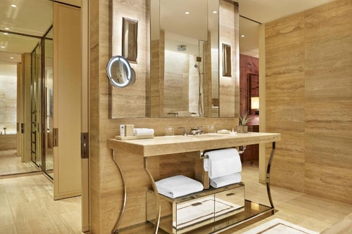 Deluxe King Room Near Atlantikos MIA 2 Luxury Bookings