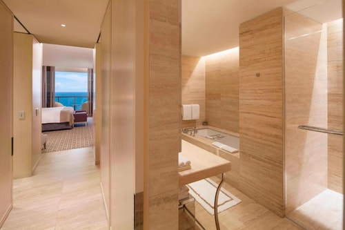 Deluxe King Room Near Atlantikos MIA 1 Luxury Bookings
