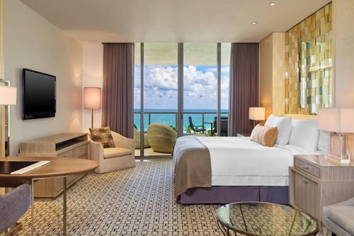 Deluxe King Room Near Atlantikos MIA 0 Luxury Bookings