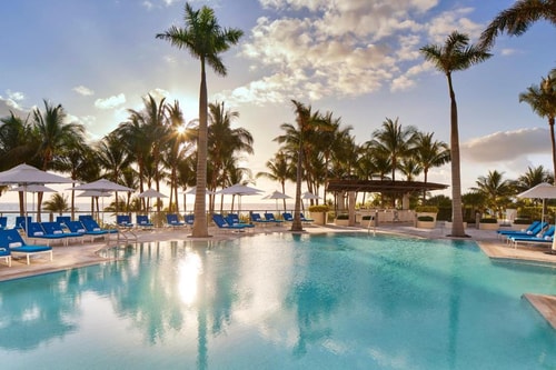 Deluxe King Room Near Atlantikos MIA 10 Luxury Bookings