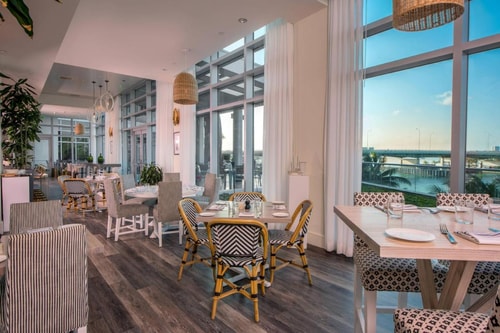 King Room Near Bal Harbor Pier MIA 2 Luxury Bookings