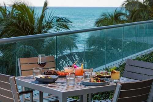 King Room Near Bal Harbor Pier MIA 9 Luxury Bookings
