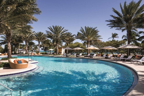King Room Near Bal Harbor Pier MIA 13 Luxury Bookings