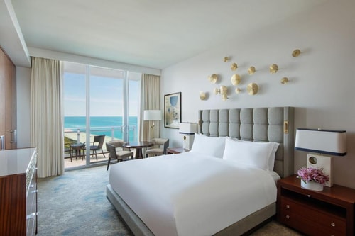 King Room Near Bal Harbor Pier MIA 0 Luxury Bookings