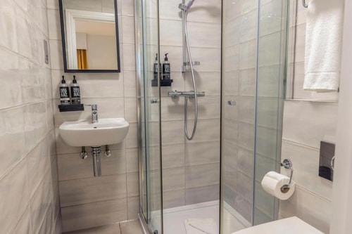Standard Double Room Near Marcus Garvey Park LON 7 Luxury Bookings