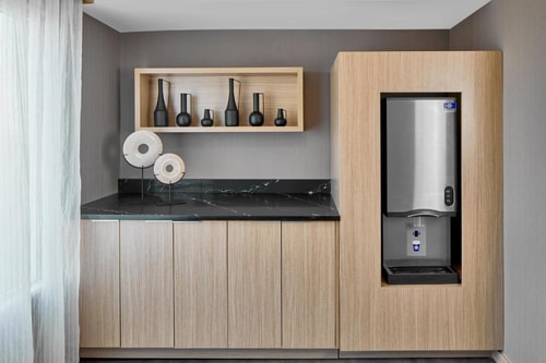 King Room Near Waffle House ORL 2 Luxury Bookings