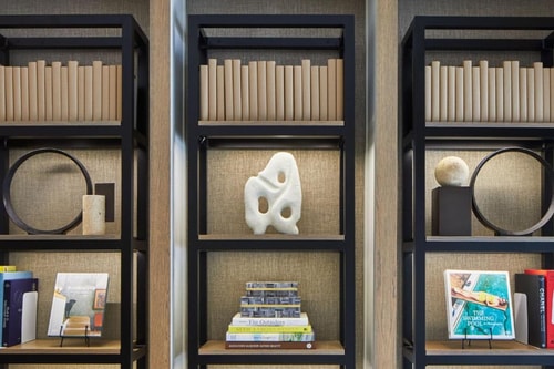 King Room Near Waffle House ORL 7 Luxury Bookings