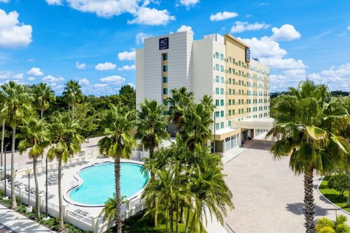 King Room Near Waffle House ORL 14 Luxury Bookings