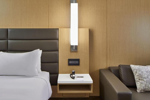 King Room Near Waffle House ORL 1 Luxury Bookings