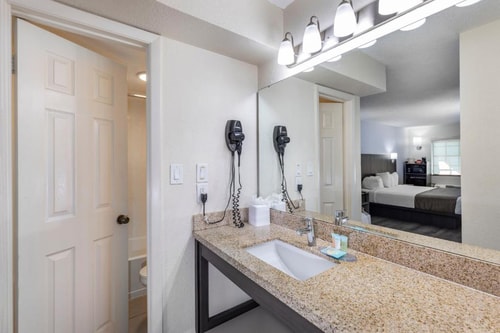 Deluxe King Room Near Legacy Tech ORL 4 Luxury Bookings