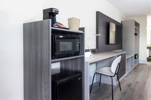 Deluxe King Room Near Legacy Tech ORL 3 Luxury Bookings